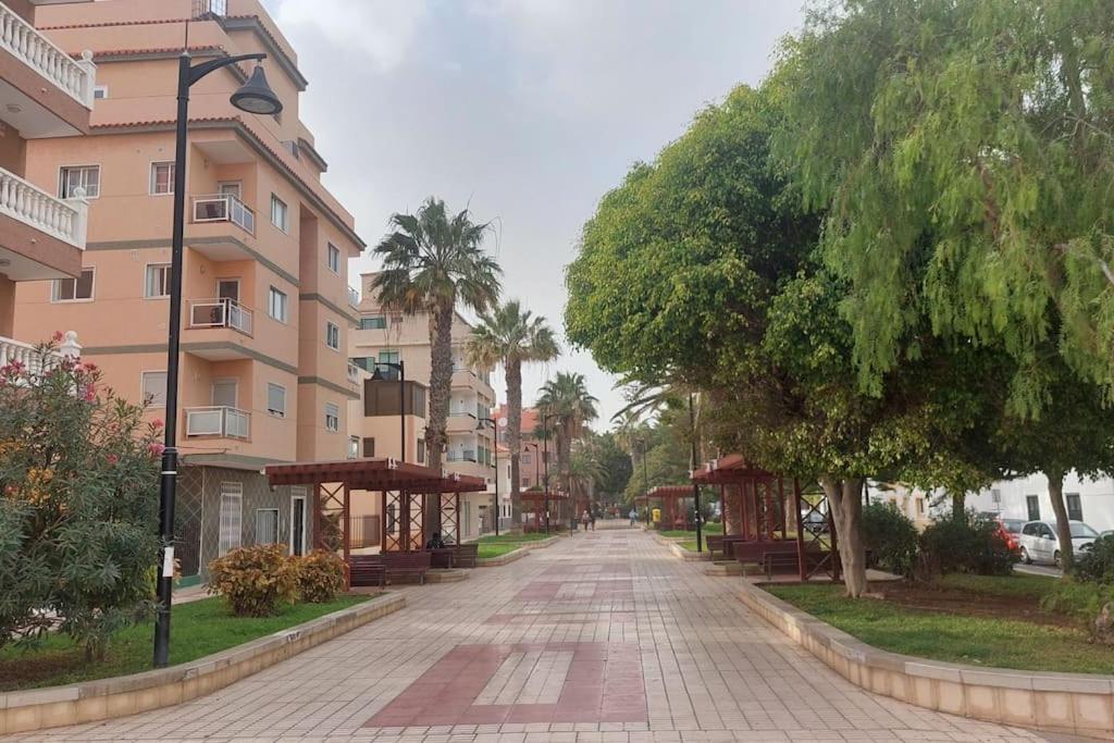 Seaside Apartment With Balcony Las Galletas Bagian luar foto